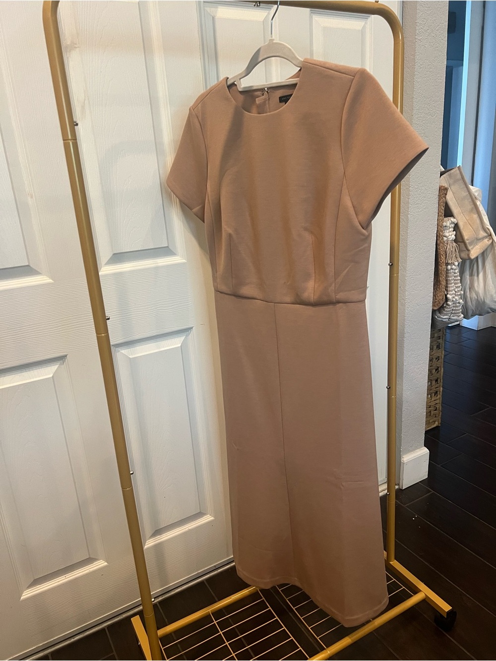 Elegant Short-Sleeve Midi Dress in Tan